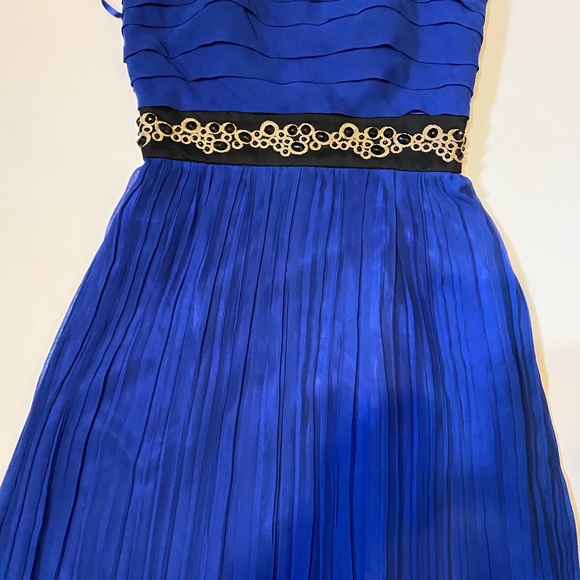 Adorable party dress in blue - Picture 3 of 6